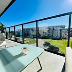 & Wave - Luxury Marina View With Spa, Pool & Free Parking *
