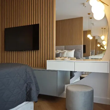 & Wave - Luxury Marina View With Spa, Pool & Free Parking Daire