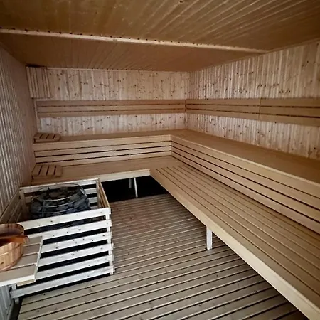 Apartment & Wave - Luxury Marina View With Spa, Pool & Free Parking *