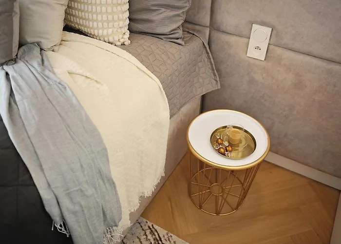 & Wave - Luxury Marina View With Spa, Pool & Free Parking Apartment *