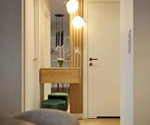 Apartment & Wave - Luxury Marina View With Spa, Pool & Free Parking